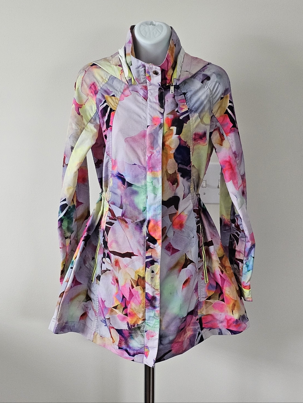 Ted Baker London Floral Raincoat Brand Size 1 / U.S. Size 4 - Picture 3 of 10